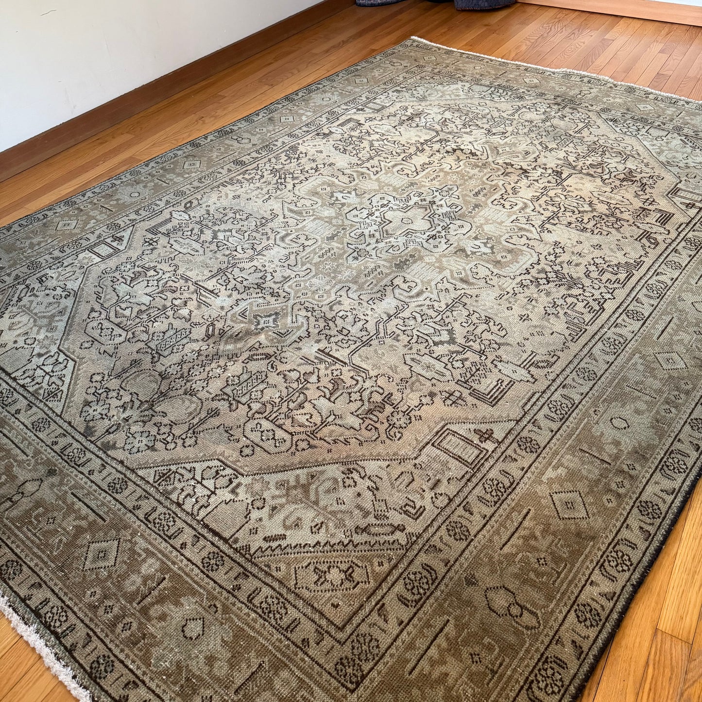 Number 1592 - 6’7” x 9’5”