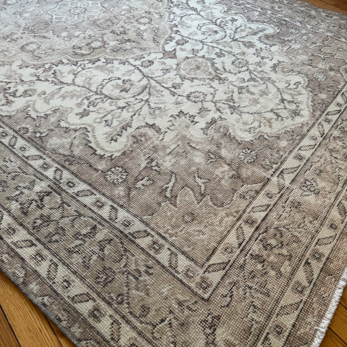 Number 1575 - 5’5” x 9’1”