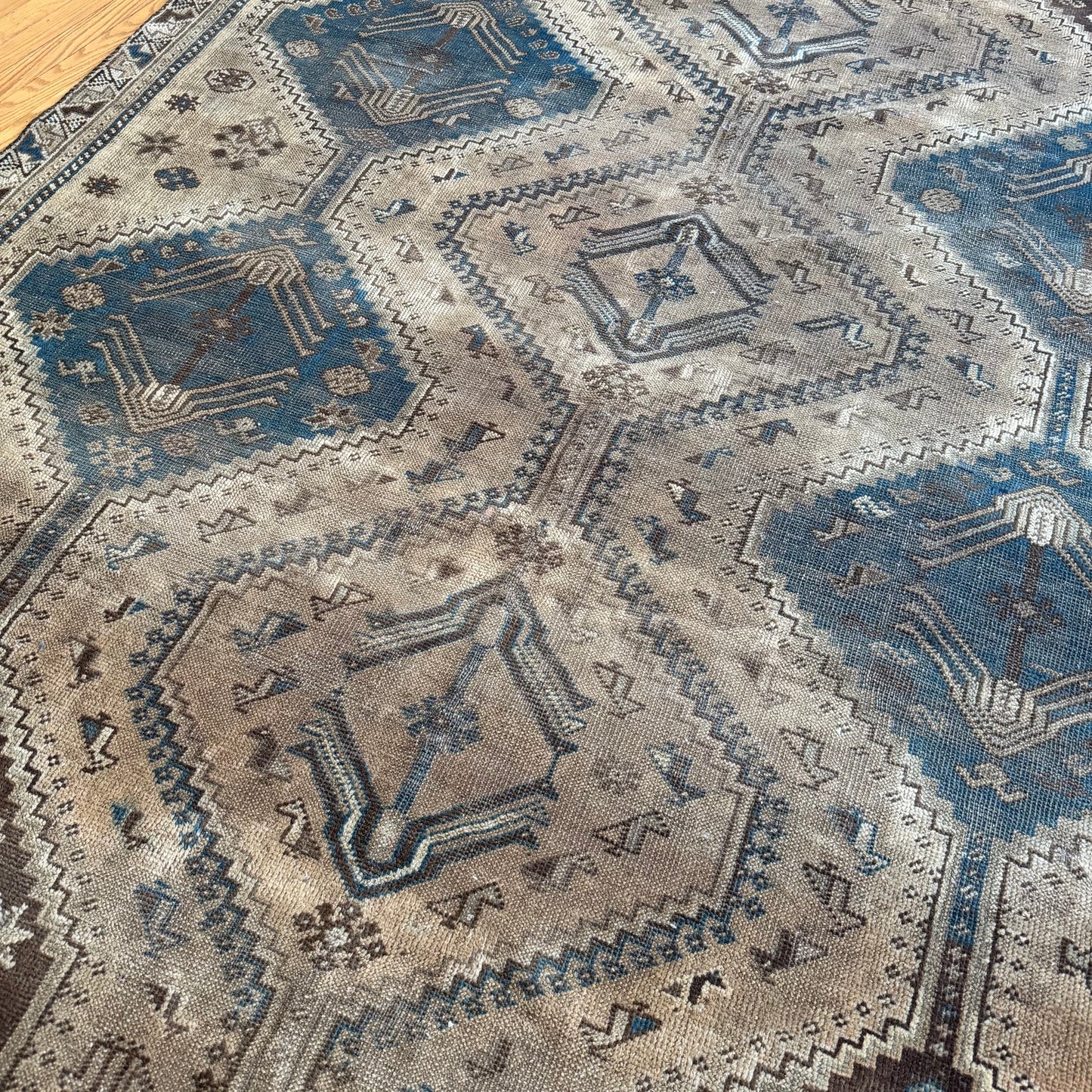 Number 1584 - 6’4” x 8’5”