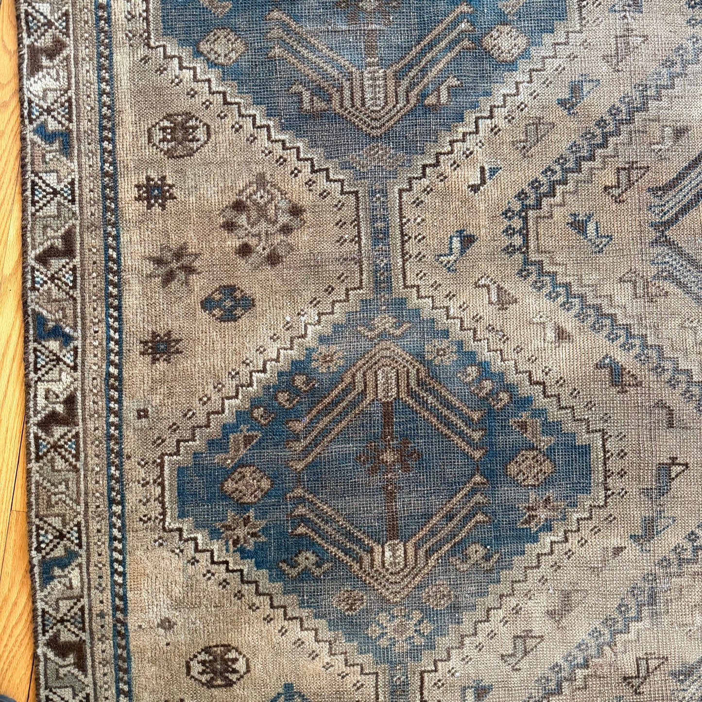 Number 1584 - 6’4” x 8’5”