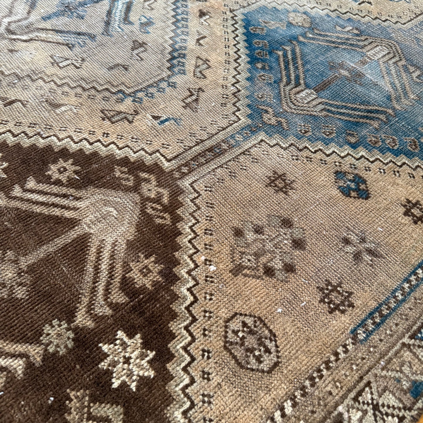 Number 1584 - 6’4” x 8’5”