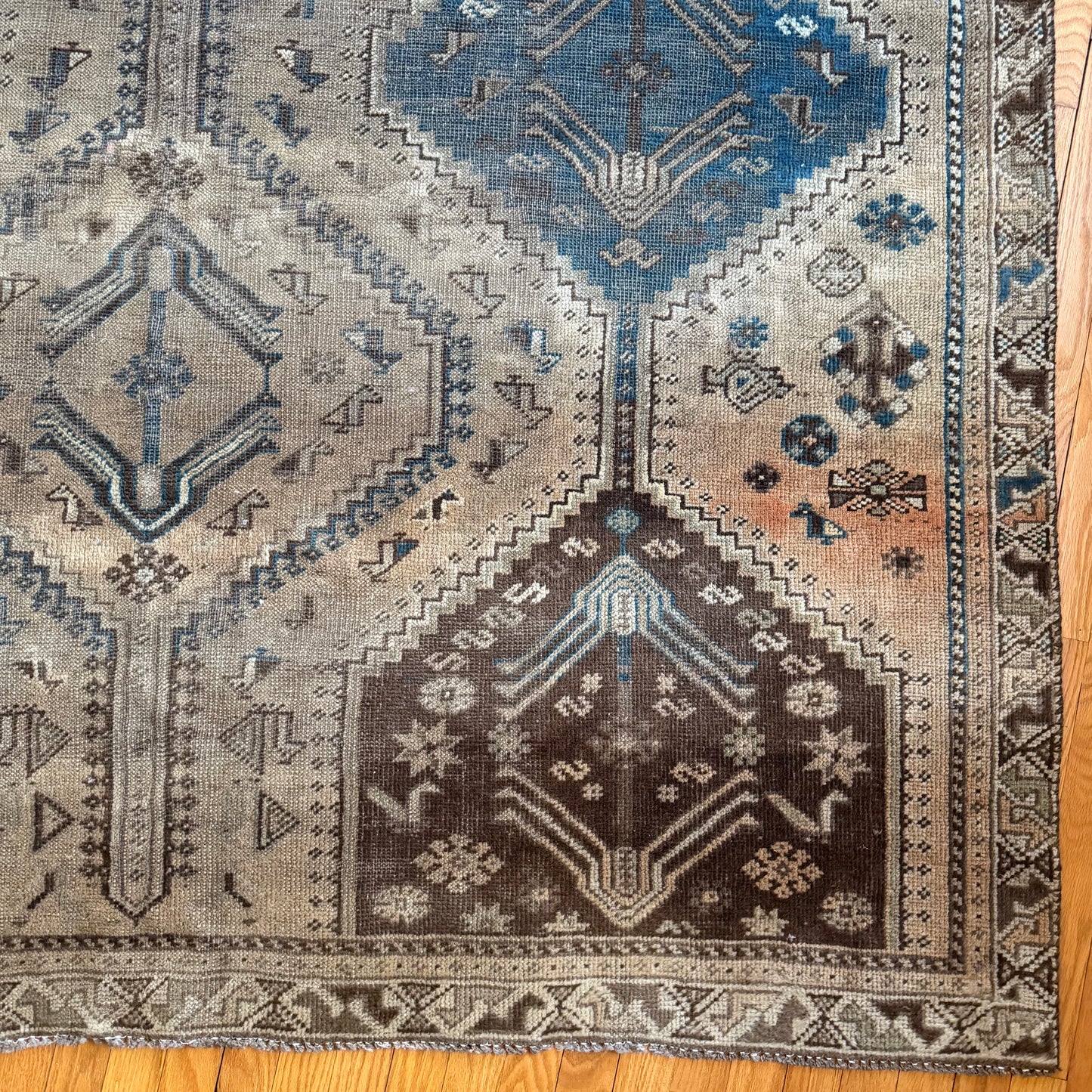 Number 1584 - 6’4” x 8’5”