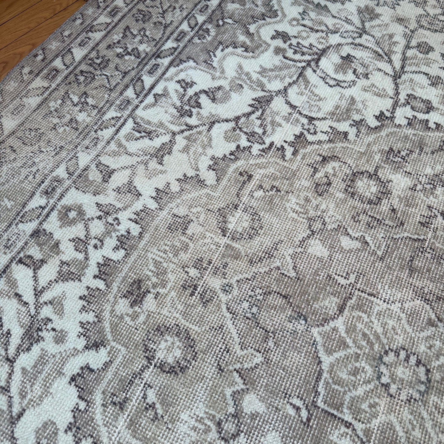 Number 1575 - 5’5” x 9’1”