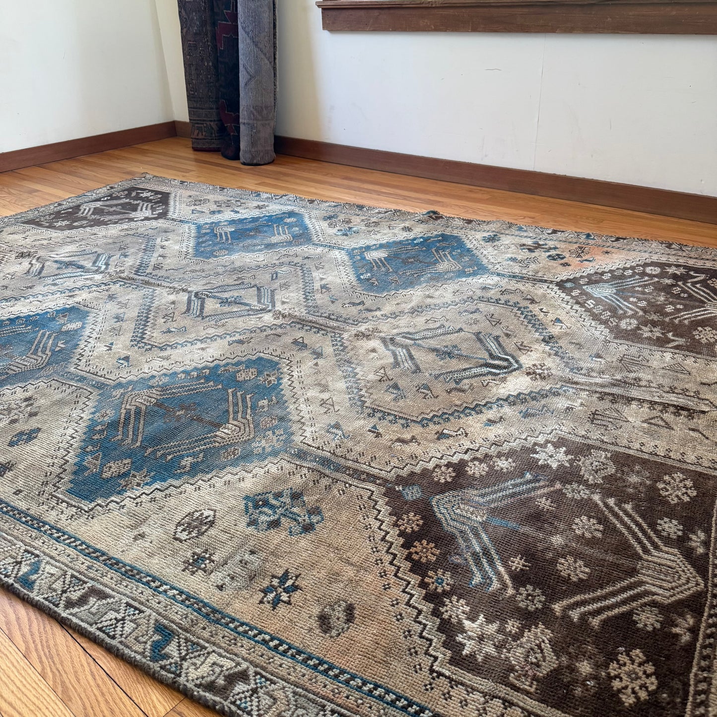 Number 1584 - 6’4” x 8’5”