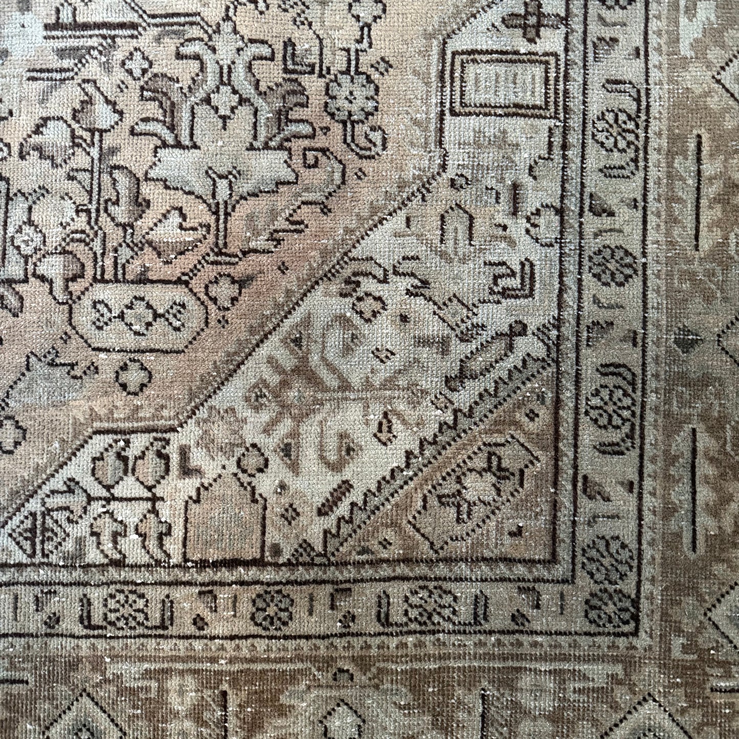 Number 1592 - 6’7” x 9’5”