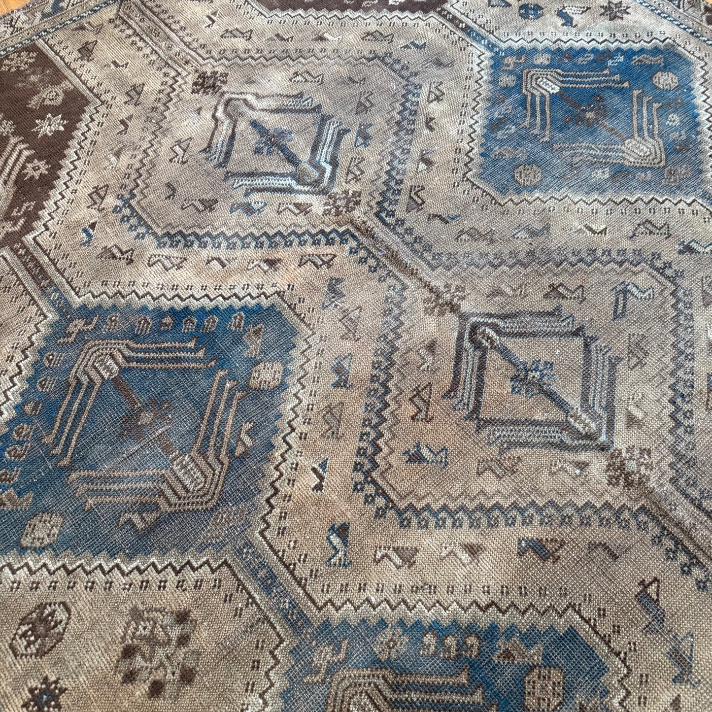 Number 1584 - 6’4” x 8’5”