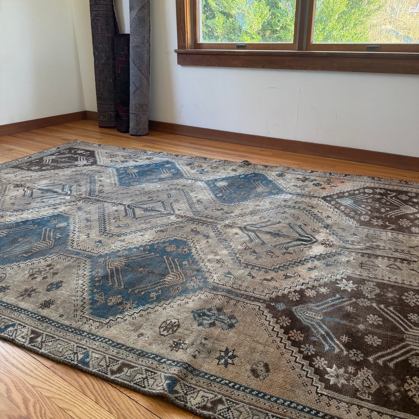 Number 1584 - 6’4” x 8’5”