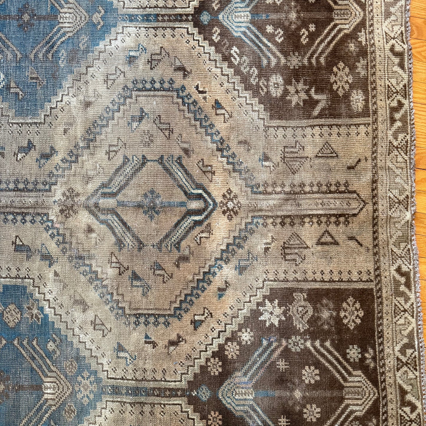 Number 1584 - 6’4” x 8’5”