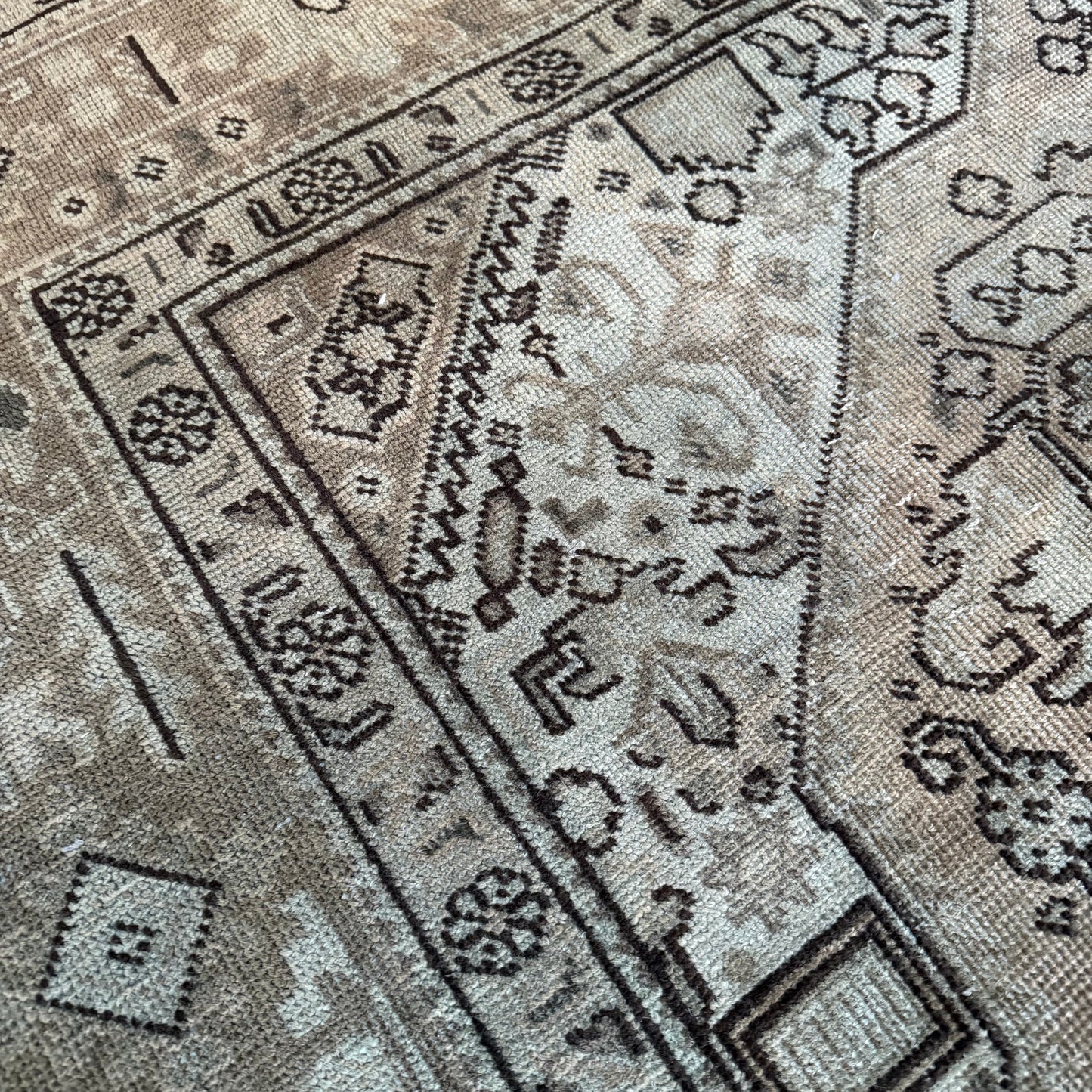 Number 1592 - 6’7” x 9’5”