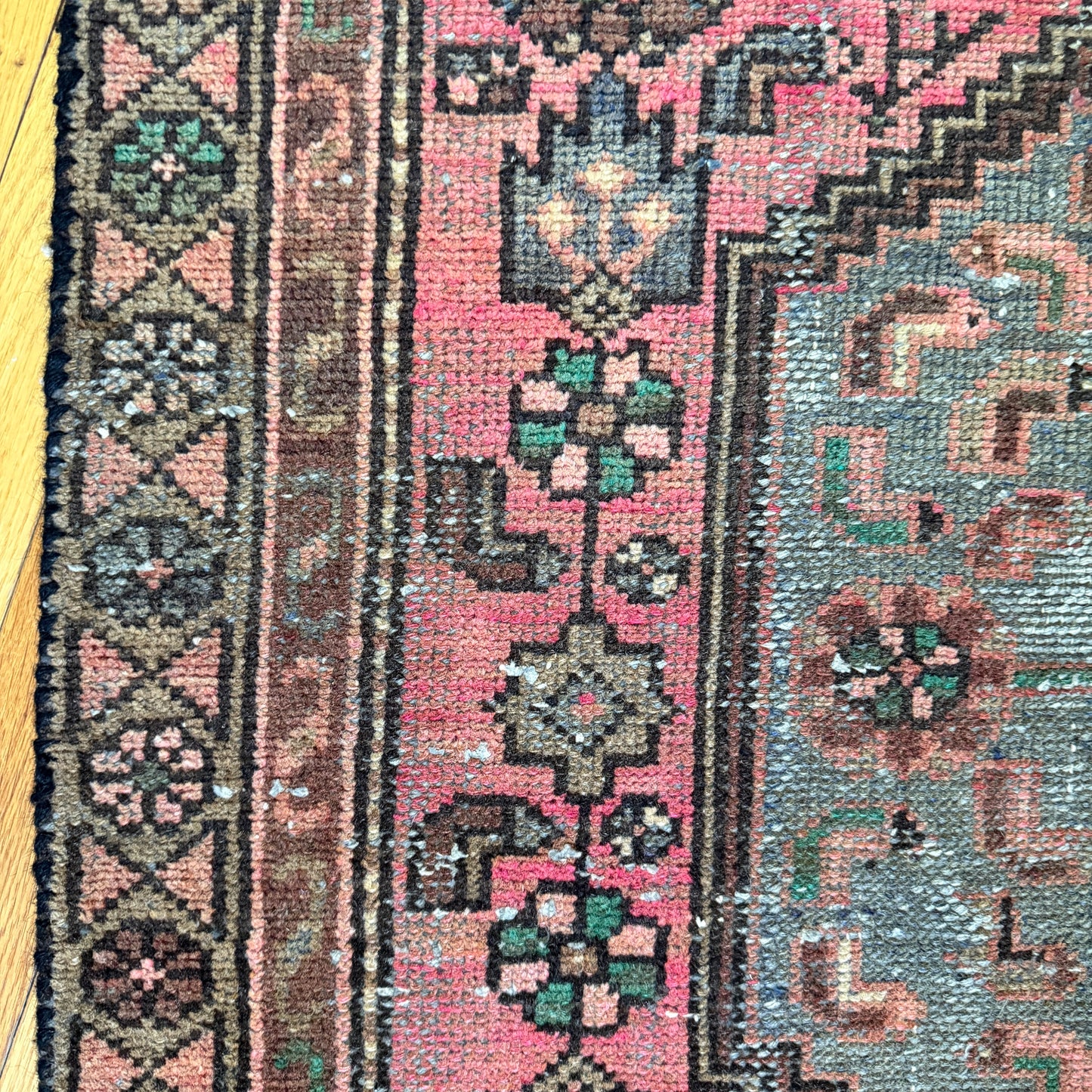 Number 1815 - 2’11” x 5’2”